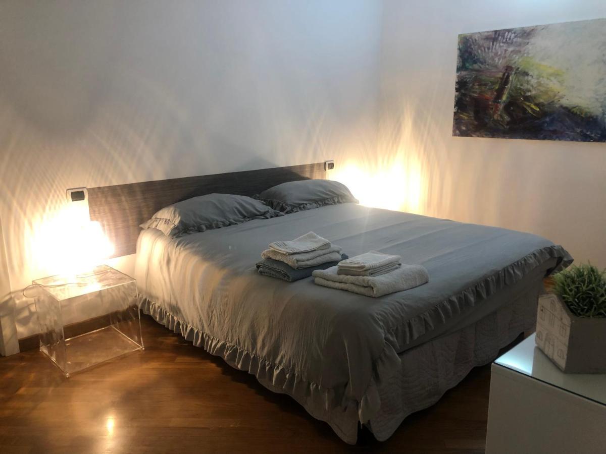 Emma Home Adiacente Alla Piazza Ducale Vigevano Exterior foto