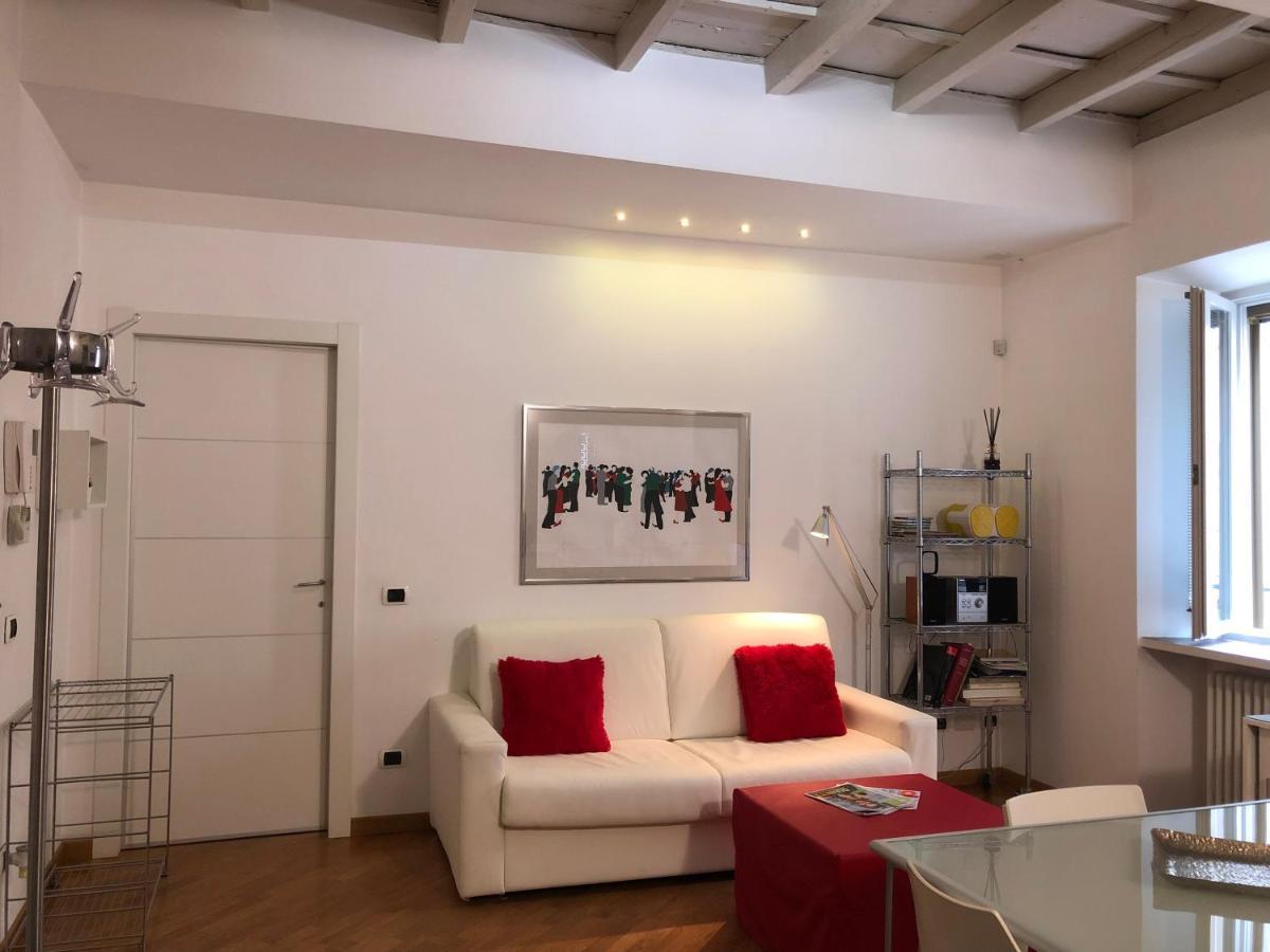 Emma Home Adiacente Alla Piazza Ducale Vigevano Exterior foto